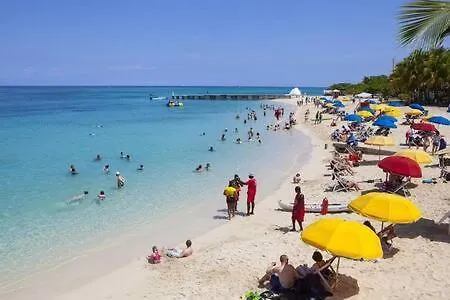 Hospitality Expert Stonehenge:5br Villa/chef/beach Montego Bay