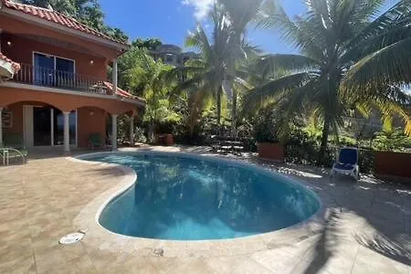 Hospitality Expert Stonehenge:5br Villa/chef/beach *