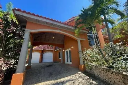 Hospitality Expert Stonehenge:5br Villa/chef/beach