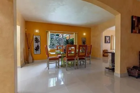 Villa Hospitality Expert Stonehenge:5br Villa/chef/beach Montego Bay