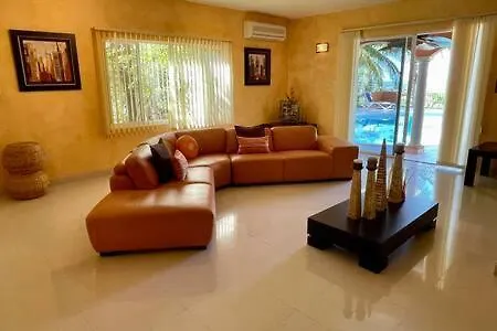 Hospitality Expert Stonehenge:5br Villa/chef/beach Montego Bay