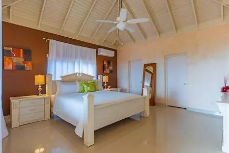 Hospitality Expert Stonehenge:5br Villa/chef/beach *