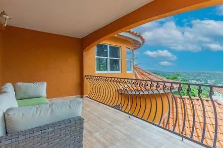 Hospitality Expert Stonehenge:5br Villa/chef/beach