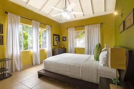 Villa Hospitality Expert Stonehenge:5br Villa/chef/beach Montego Bay