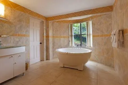 Hospitality Expert Stonehenge:5br Villa/chef/beach Montego Bay